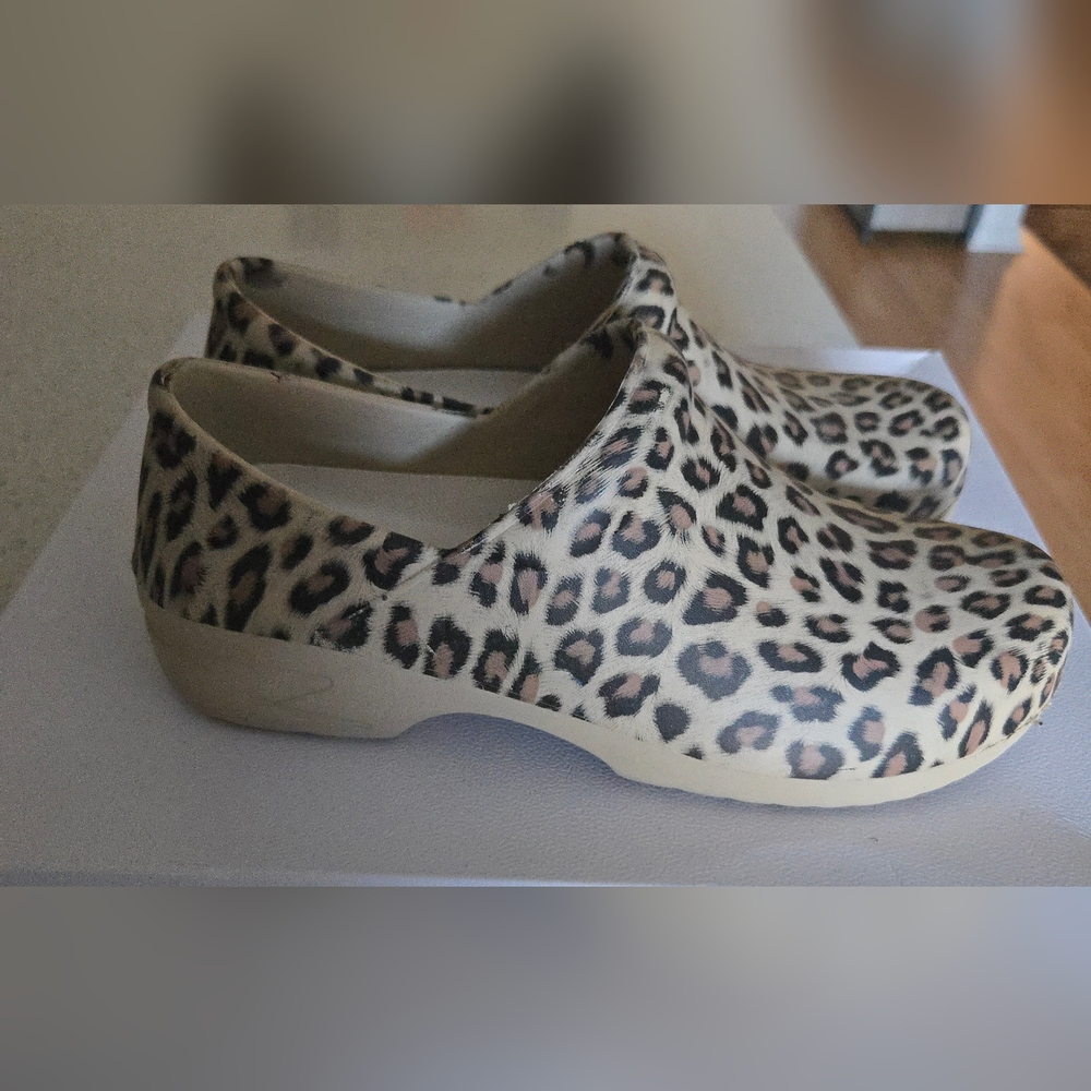 Jeffrico Leopard Enclosed Clogs NEW